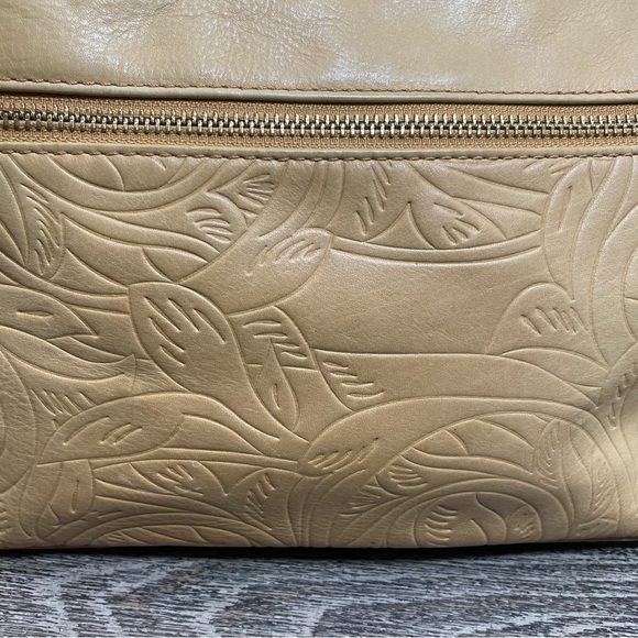 The Sak camel/Tan Leather Shoulder Bag purse. Crossbody. Pre-owned. See all pics - Picture 2 of 11